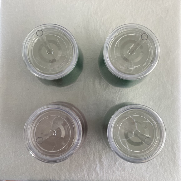 Sparkly Wine Glasses with Straws - Picture 4 of 5